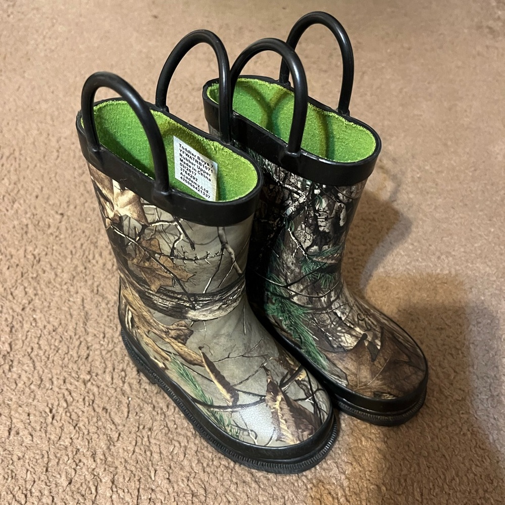 Toddler size 7 boots